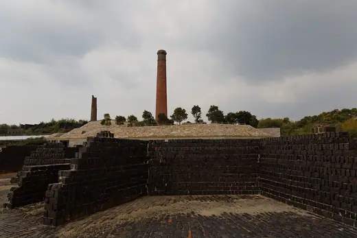 Photo 2: Exterior · Inujima