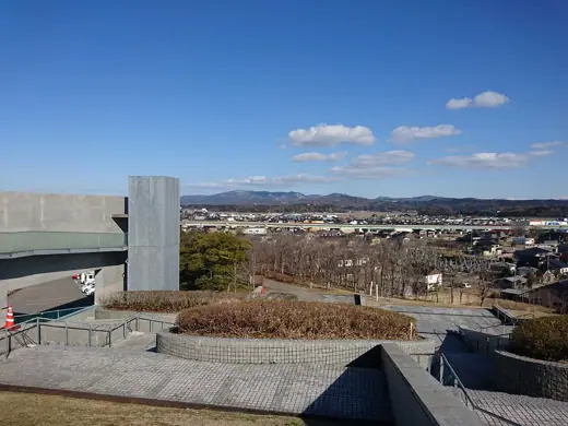 Photo 2: Exterior
