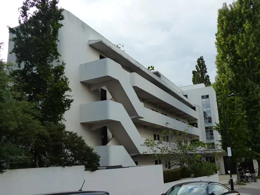 Photo 2: Exterior