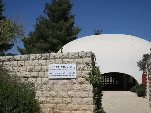 Photo 3: Exterior