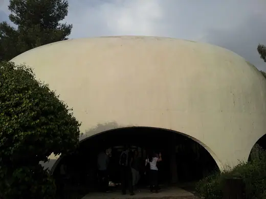 Photo 4: Exterior