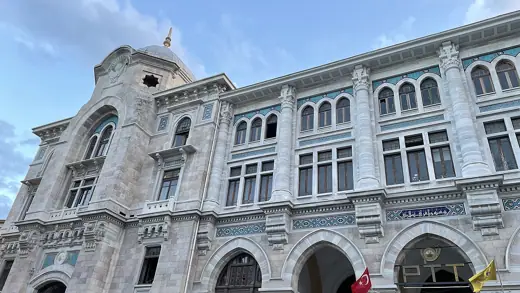 Photo 3: Exterior