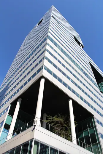 Photo 4: Exterior