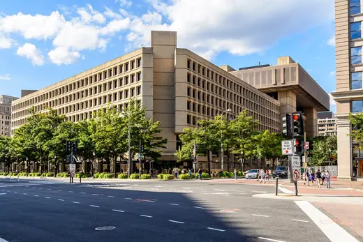 Photo 3: Exterior · Washington