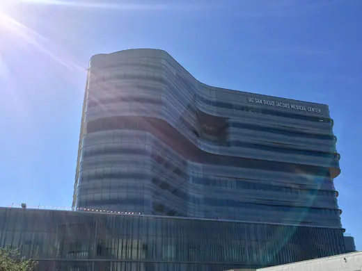Photo 2: Exterior