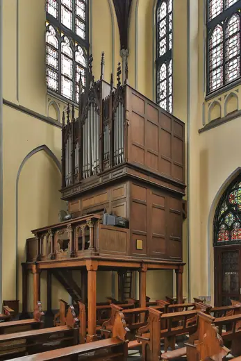 Photo 4: Interior