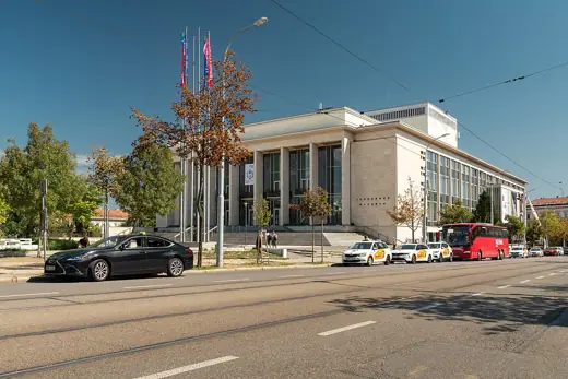 Photo 3: Exterior