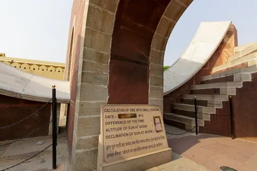 Photo 3: Exterior