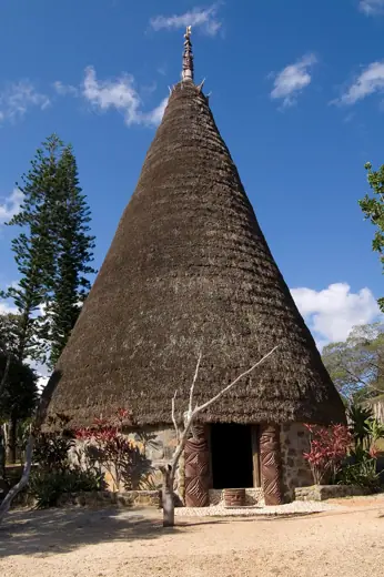 Photo 3: Exterior · Kanak house with flèche faîtière 