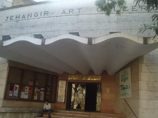Photo 4: Exterior