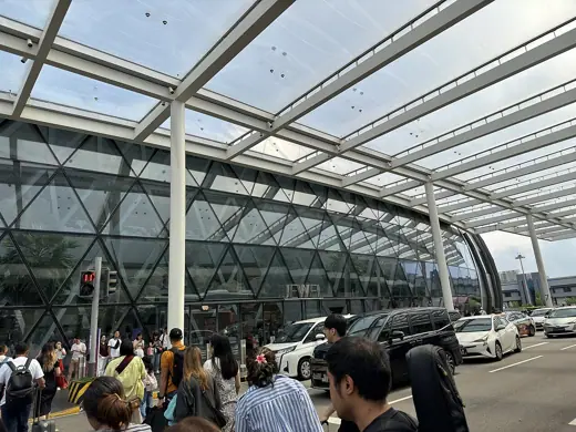 Photo 2: Exterior