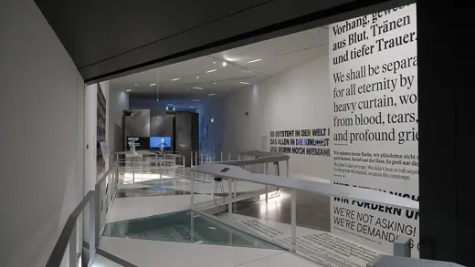 Photo 4: Interior