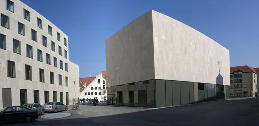 Photo 1: Exterior