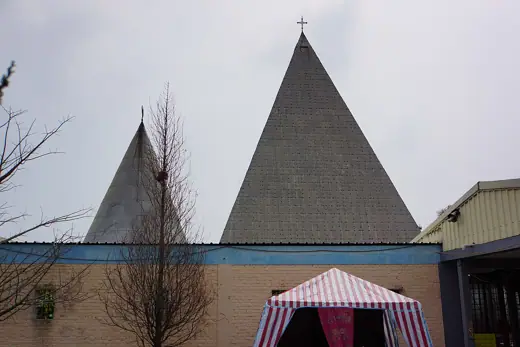 Photo 4: Exterior