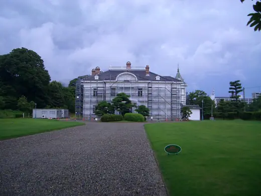 Photo 2: Exterior