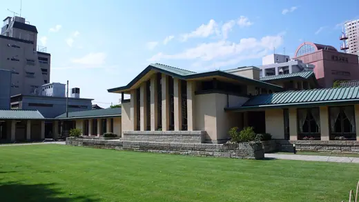 Photo 2: Exterior