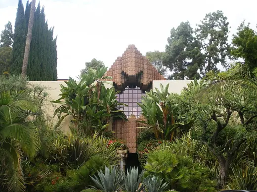 Photo 4: Context