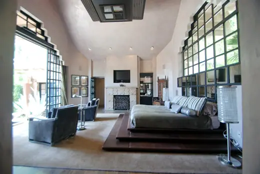 Photo 3: Interior