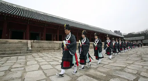 Photo 4: Exterior