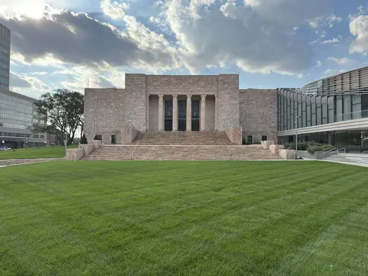 Photo 2: Exterior