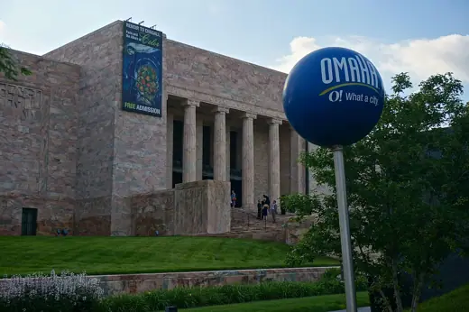 Photo 3: Exterior