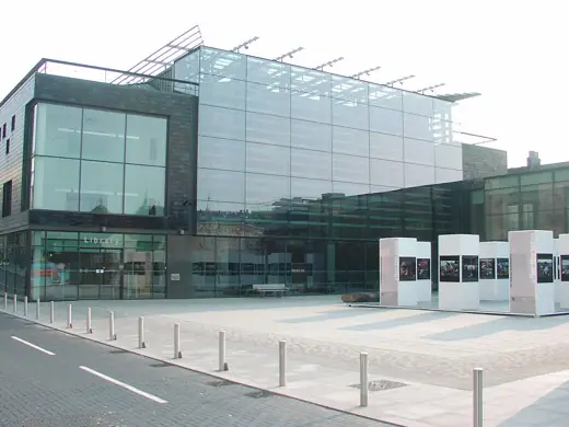 Photo 3: Exterior