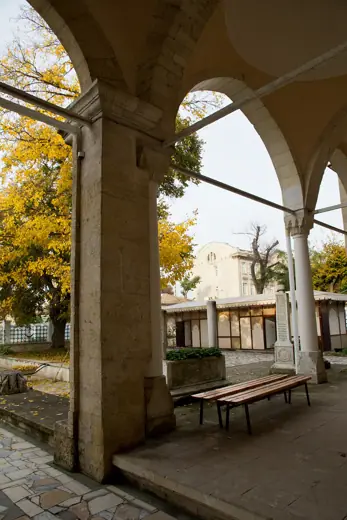 Photo 3: Exterior