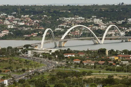 Photo 6: Context · BIE - Banco de imagens externas: Vista aérea da Ponte JK
