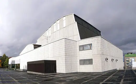 Photo 2: Interior