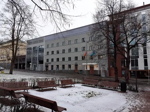 Photo 1: Exterior