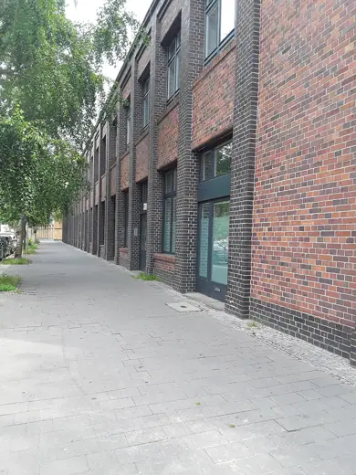 Photo 2: Exterior