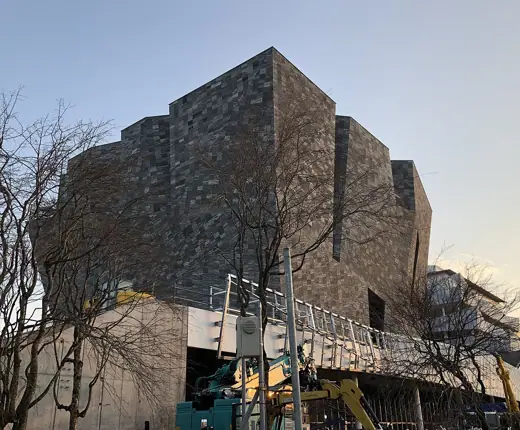 Photo 4: Exterior