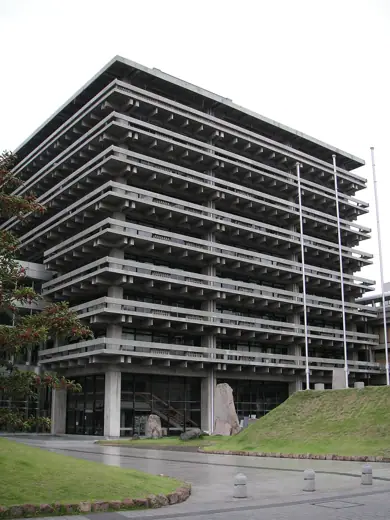 Photo 3: Exterior