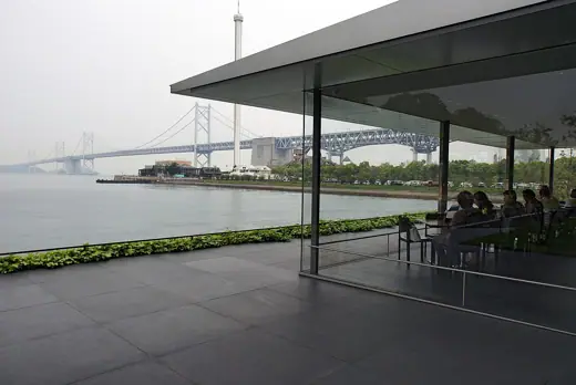 Photo 3: Exterior