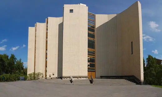 Photo 2: Exterior