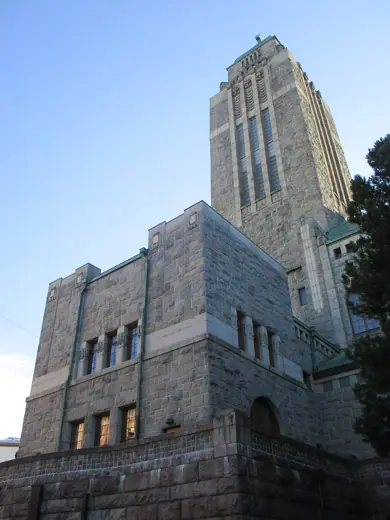 Photo 1: Exterior