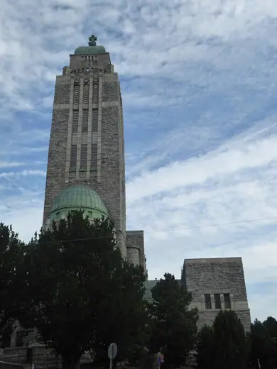 Photo 3: Exterior