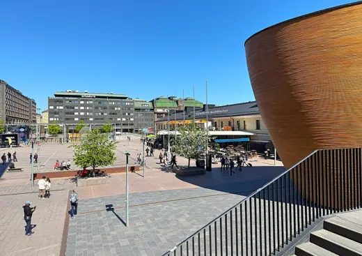 Photo 3: Exterior