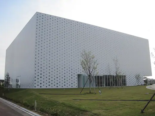 Photo 2: Exterior · Kanazawa Umimirai Library (Kanazawa city, Ishikawa prefecture)