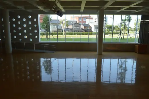 Photo 3: Interior