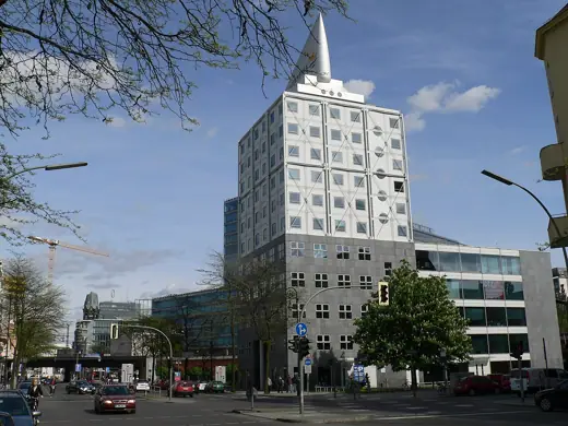 Photo 2: Exterior · Berlin-Charlottenburg, High-rise building at "Kantdreieck"