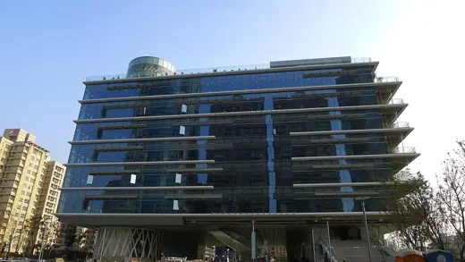 Photo 1: Exterior
