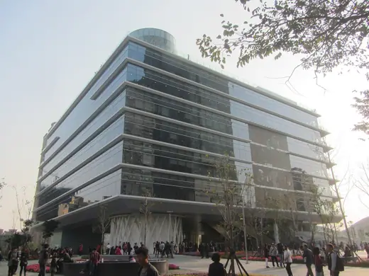 Photo 2: Exterior