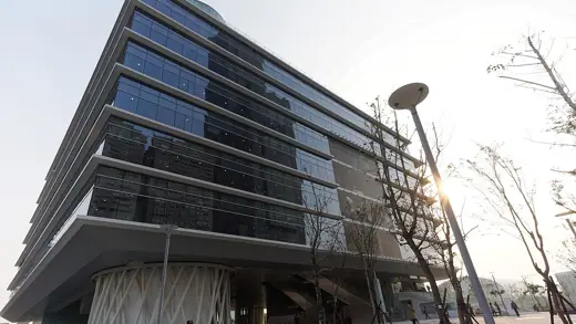 Photo 3: Exterior