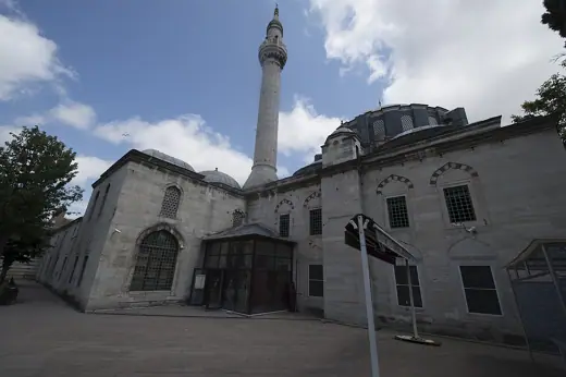 Photo 2: Exterior