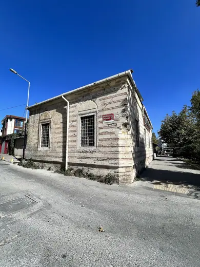 Photo 3: Exterior