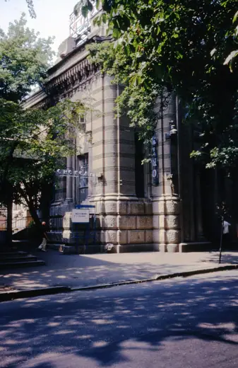 Photo 2: Exterior