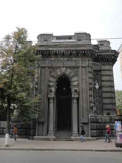 Photo 3: Exterior