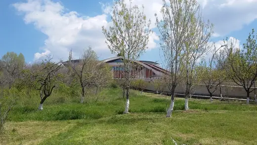 Photo 3: Exterior · Karen Demirchyan Complex