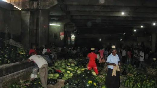 Photo 5: Interior · Soko la Kariakoo kwa ndani